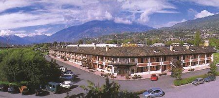 Alp Hotell Aosta Exteriör bild